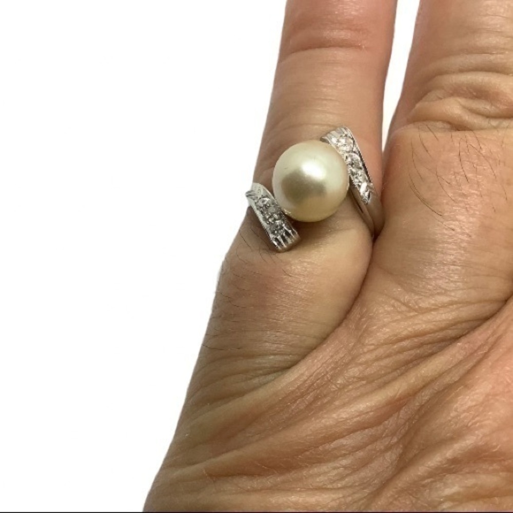 - Platinum Cultured Pearl Diamond ring